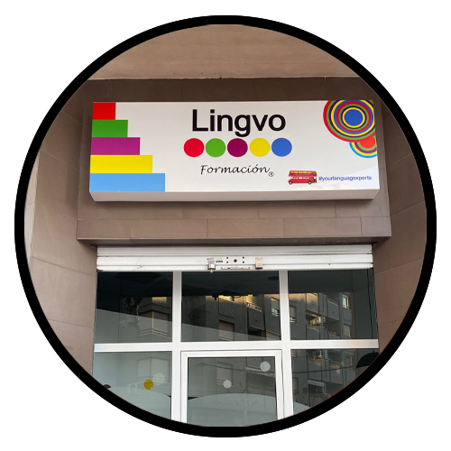 fotografía de la fachada academia linguo formación dentro de un circulo